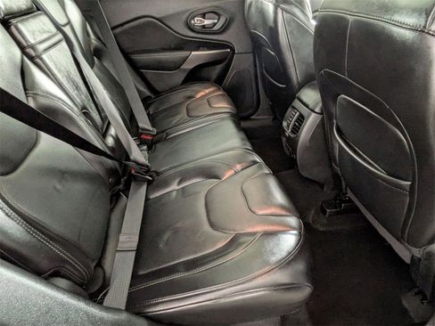 Used 2019 Jeep Cherokee Limited image 30