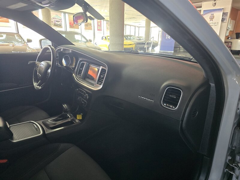 Used 2022 Dodge Charger SXT RWD image 11