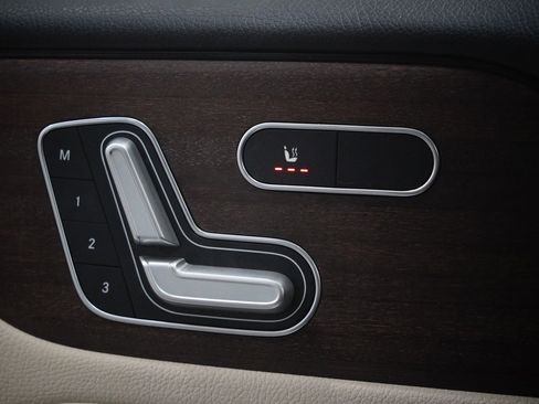 Certified 2021 Mercedes-Benz GLB 250 4MATIC image 31