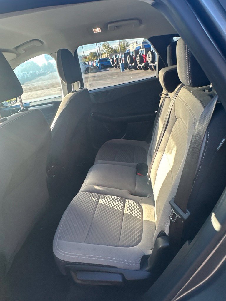 Used 2022 Ford Escape SE w/ SE Sport Appearance Package FWD image 17