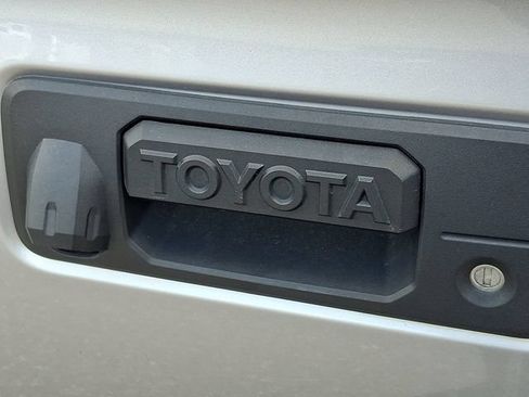 Used 2020 Toyota Tacoma TRD Off-Road w/ Technology Package AWD/4WD image 23