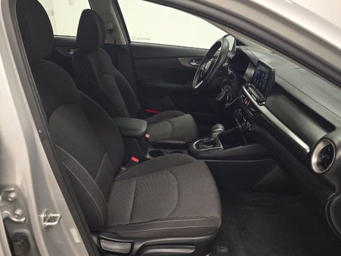 Used 2019 Kia Forte LXS FWD image 2