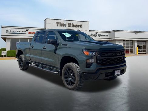 Used 2025 Chevrolet Silverado 1500 Custom Trail Boss w/ Turbomax Blackout Package image 3