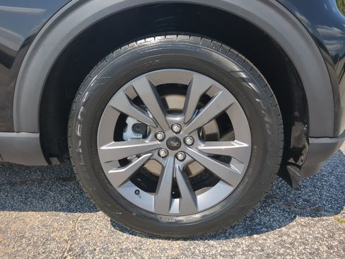 Certified 2023 Ford Explorer XLT w/ Equipment Group 202A RWD image 9