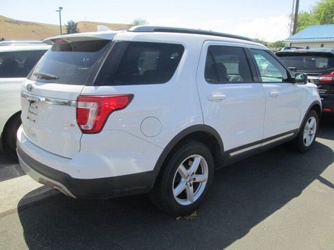 Used 2016 Ford Explorer XLT AWD/4WD image 2