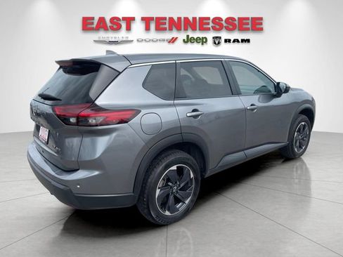 Used 2024 Nissan Rogue SV AWD/4WD image 3