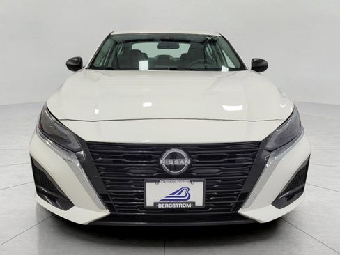 Used 2025 Nissan Altima 2.5 SV FWD image 13