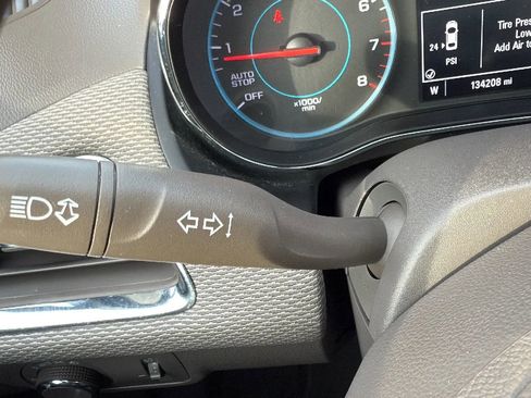 Used 2017 Chevrolet Cruze LT image 14