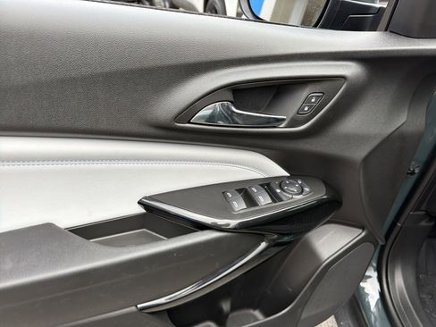 Used 2025 Chevrolet Trax LT w/ LT Convenience Package FWD image 15