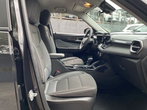 Used 2025 Chevrolet TrailBlazer LT AWD/4WD image 19