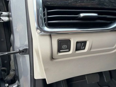 Used 2023 Cadillac XT4 Premium Luxury FWD image 21