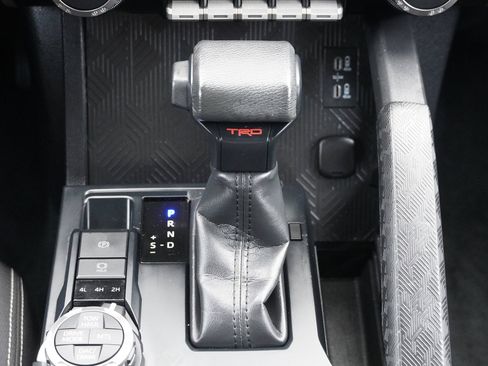 Used 2024 Toyota Tacoma TRD Off-Road image 33