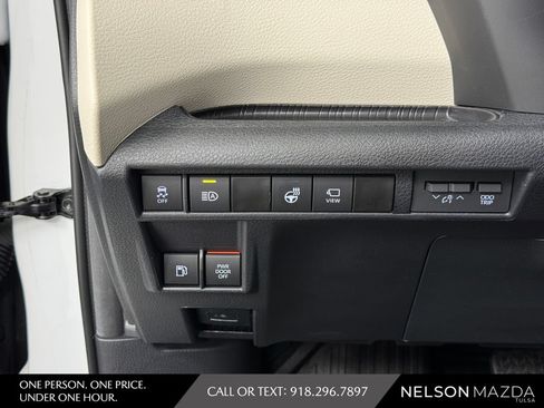 Used 2024 Toyota Sienna Platinum FWD image 28