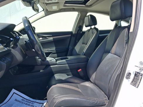 Used 2019 Honda Civic Touring image 5