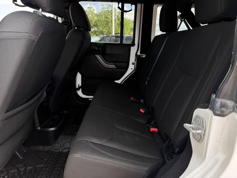 Used 2018 Jeep Wrangler Unlimited Sport S image 27