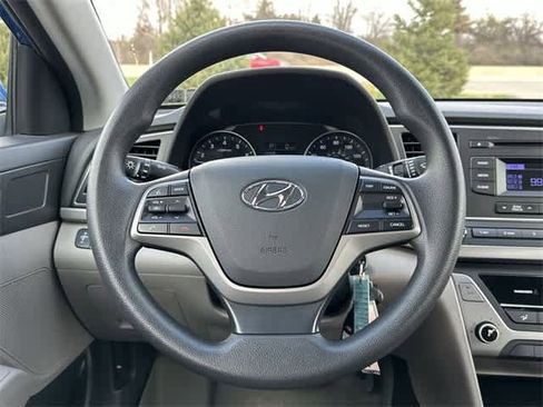 Used 2017 Hyundai Elantra SE image 7