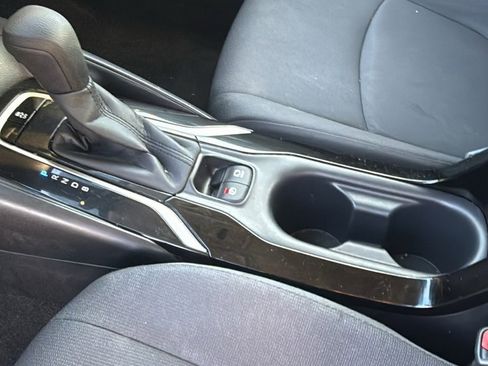 Used 2021 Toyota Corolla LE image 29