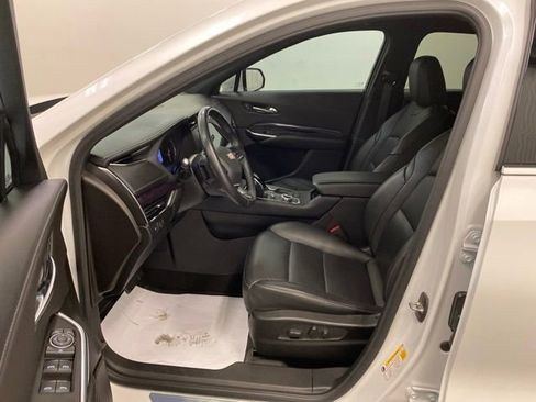 Used 2022 Cadillac XT4 Luxury w/ Cold Weather Package AWD/4WD image 8