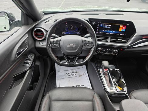 Used 2024 Chevrolet Trax RS w/ Sunroof Package FWD image 26
