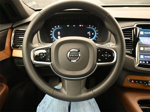 Used 2023 Volvo XC90 B5 Plus image 23