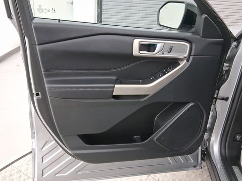 Used 2023 Ford Explorer Limited image 12