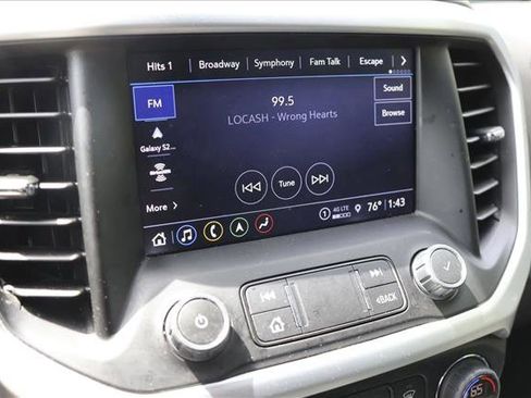 Used 2023 GMC Acadia SLT FWD image 14