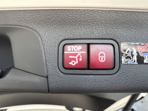 Certified 2026 Mercedes-Benz GLS 450 4MATIC image 17