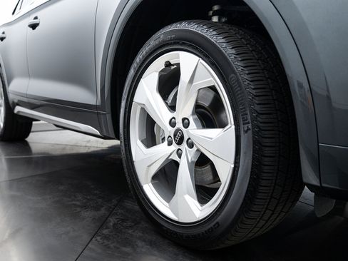 Certified 2025 Audi Q5 2.0T Premium image 18