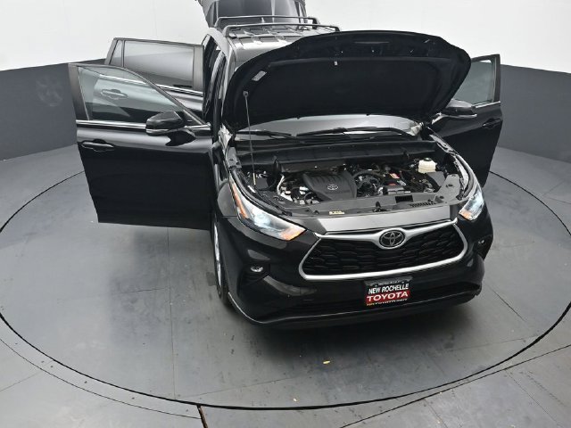 Used 2023 Toyota Highlander LE AWD/4WD image 53