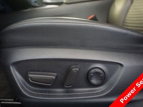Used 2023 Toyota Camry SE FWD image 6