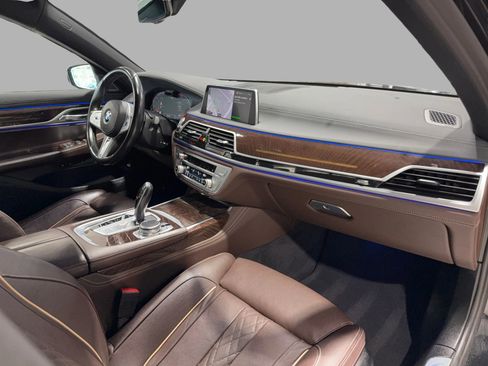 Used 2022 BMW 750i xDrive w/ M Sport Package image 23