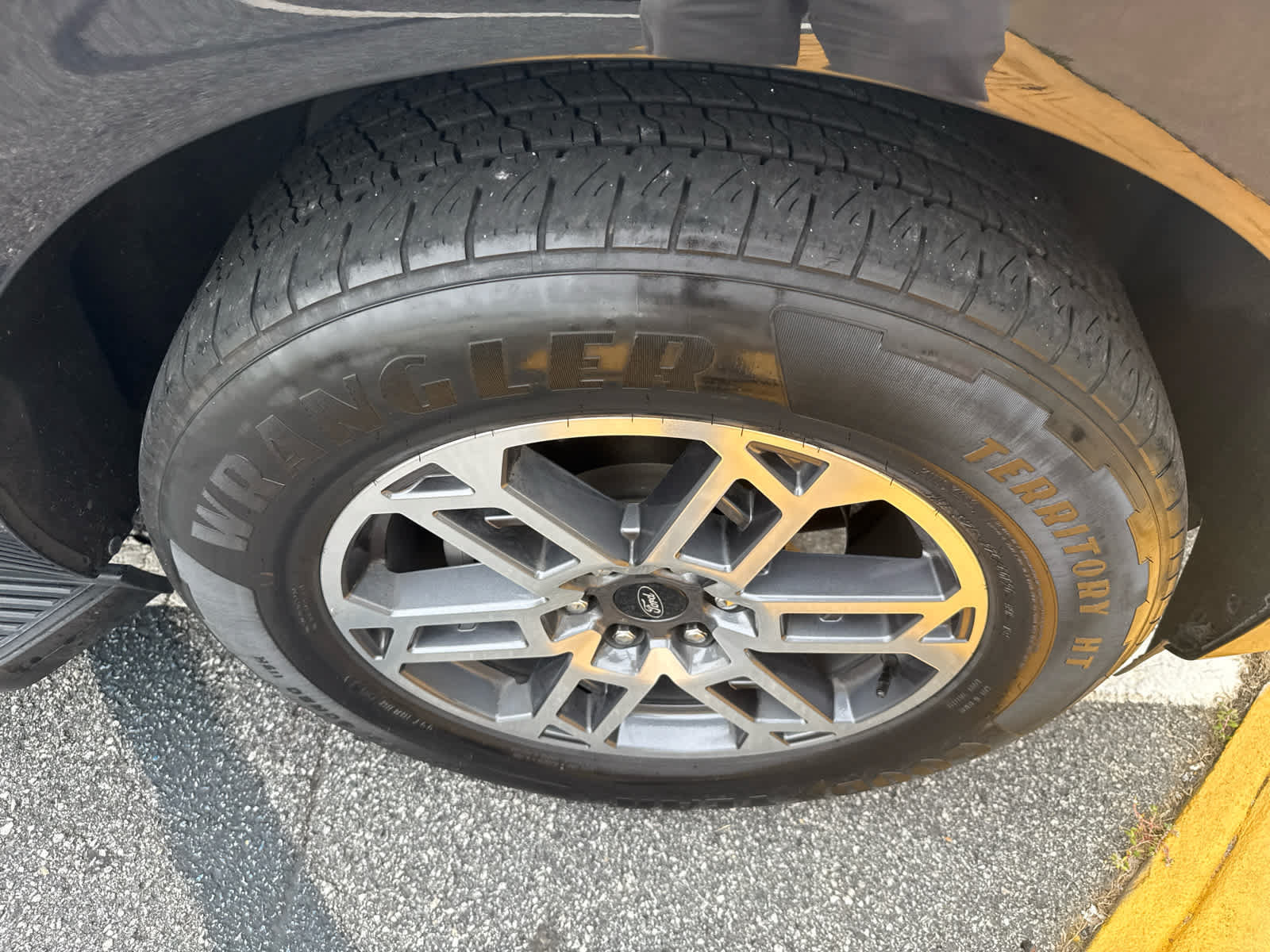 Used 2025 Ford Expedition Active RWD image 5