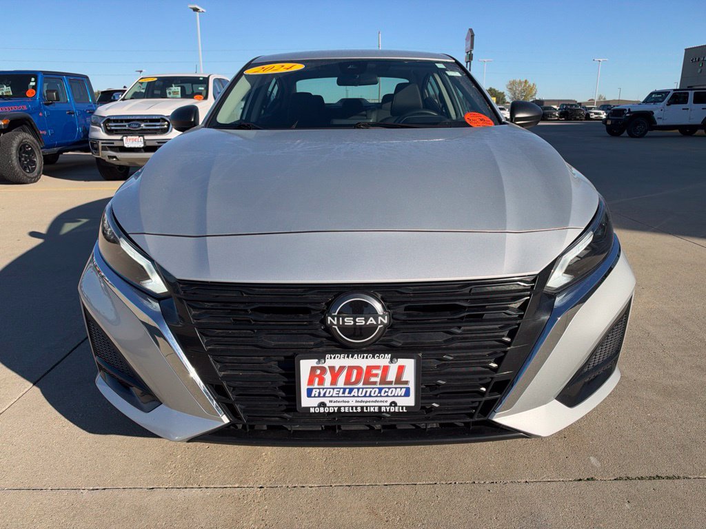Used 2024 Nissan Altima 2.5 SV FWD image 13