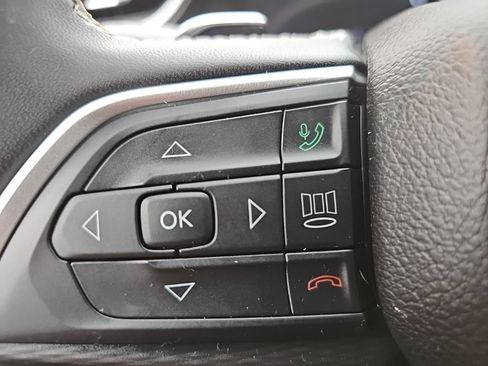 Used 2023 Jeep Grand Cherokee Laredo AWD/4WD image 31