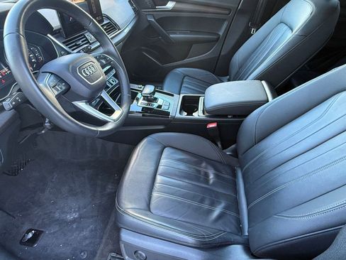 Used 2021 Audi Q5 Premium w/ Convenience Package image 4