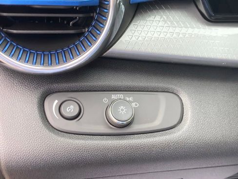 New 2026 Chevrolet Trax LT w/ Midnight Edition FWD image 19