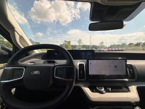 Used 2025 Ford Expedition Max Active AWD/4WD image 60
