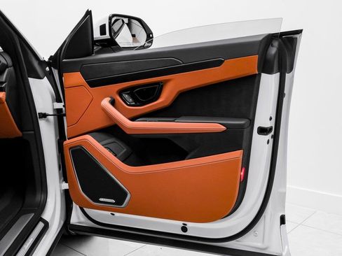 Used 2025 Lamborghini Urus SE image 51