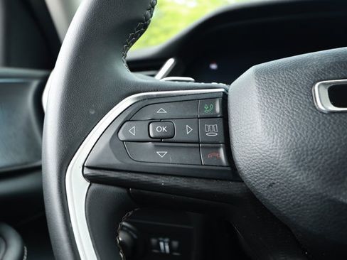 Used 2023 Jeep Grand Cherokee L Laredo RWD image 13