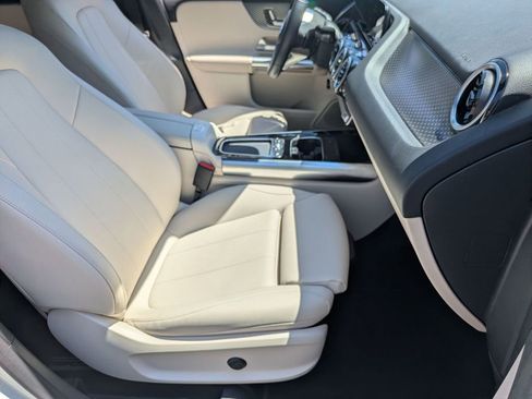 Used 2025 Mercedes-Benz GLA 250 4MATIC image 28