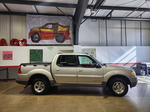 Used 2002 Ford Explorer Sport Trac 4x4 image 3