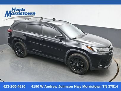 Used 2019 Toyota Highlander SE w/ Nightshade Edition