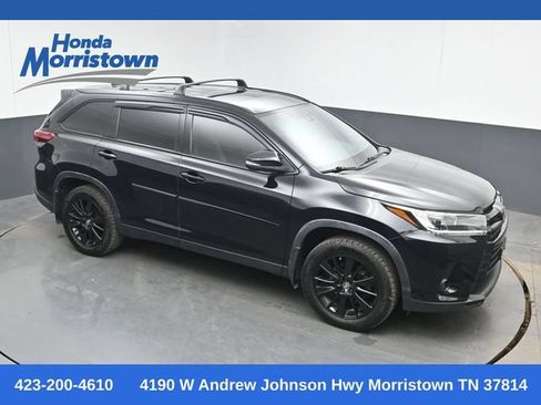 Used 2019 Toyota Highlander SE w/ Nightshade Edition FWD image 1