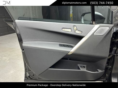 Used 2023 BMW iX xDrive50 w/ Premium Package image 25