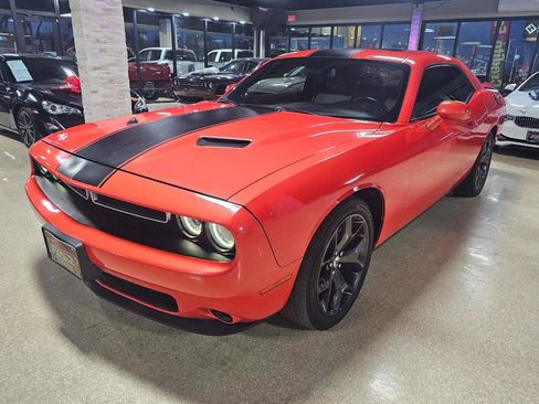 Used 2017 Dodge Challenger SXT Plus image 3