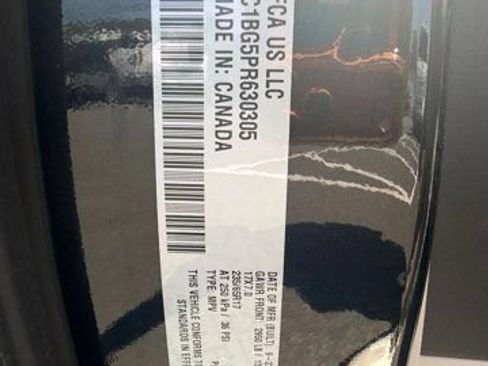 Used 2023 Chrysler Pacifica Touring-L FWD image 12