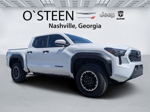 Used 2025 Toyota Tacoma TRD Off-Road image 1