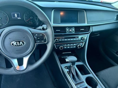 Used 2018 Kia Optima LX w/ 17" Alloy Wheels Package FWD image 9