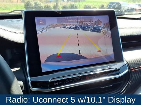 Used 2024 Jeep Compass Trailhawk image 3