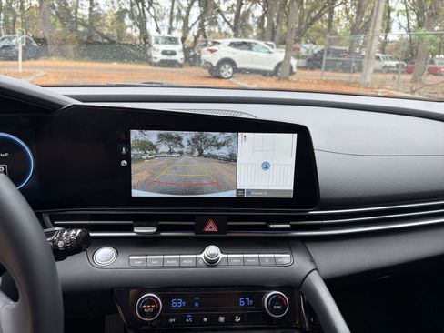 Used 2025 Hyundai Elantra SEL image 22